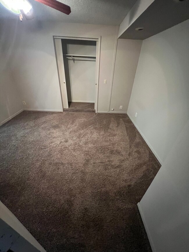 Building Photo - 112 E Cherry Hills Ct