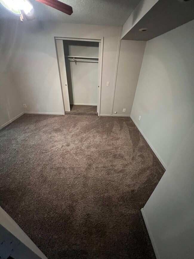 Foto del edificio - 112 E Cherry Hills Ct