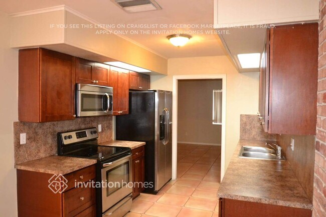 Building Photo - 2700 N 34th Ave