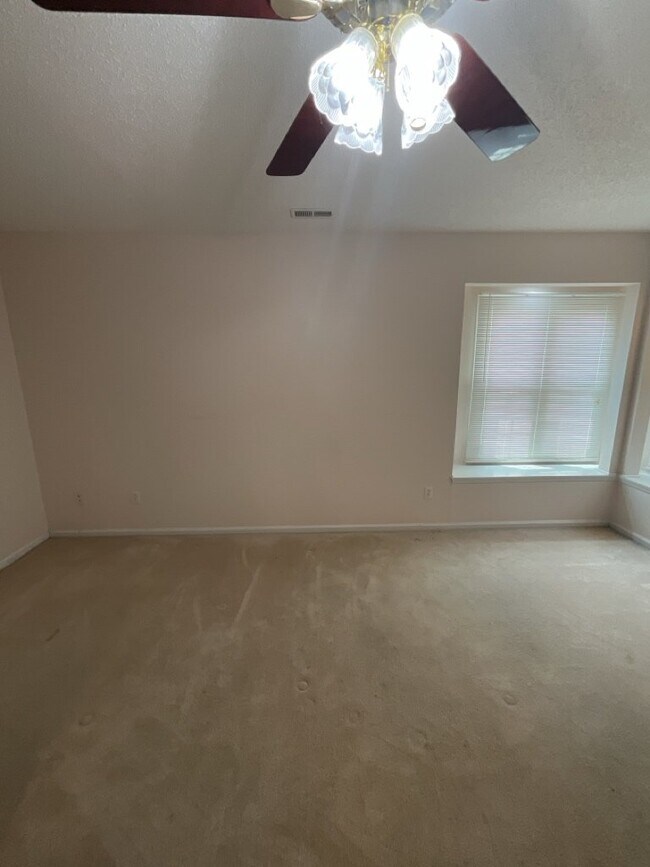 Foto del edificio - Nice 4 Bedroom, 2 Bath Home - 225 Audubon Dr.