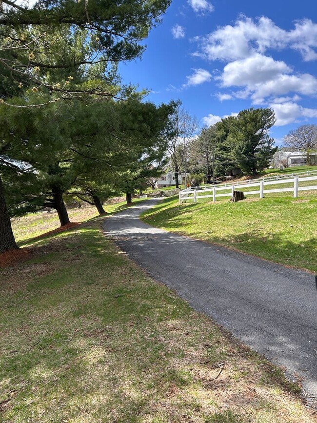 Foto del edificio - Spacious Ranch Home For Rent In Lititz