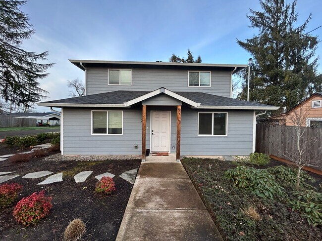 Building Photo - 4 bedroom, 2.5 Bath In Carlton- Great Location!