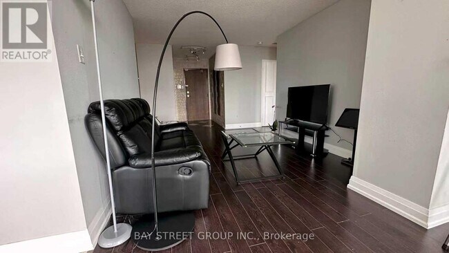 Building Photo - 550 Webb Dr