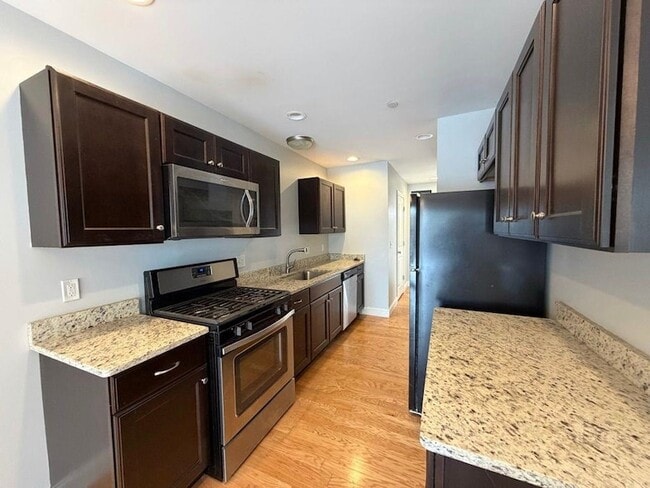 Foto del edificio - 75 Deerwood Dr