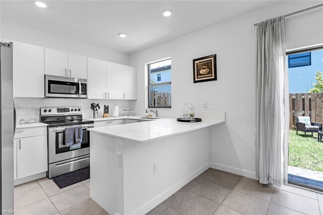 Foto del edificio - 3 br, 2.5 bath House - 12913 SW 232nd Ln 1...