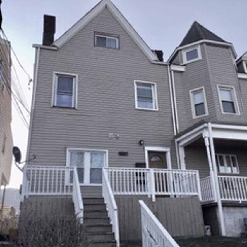 Primary Photo - 930 Portland Street