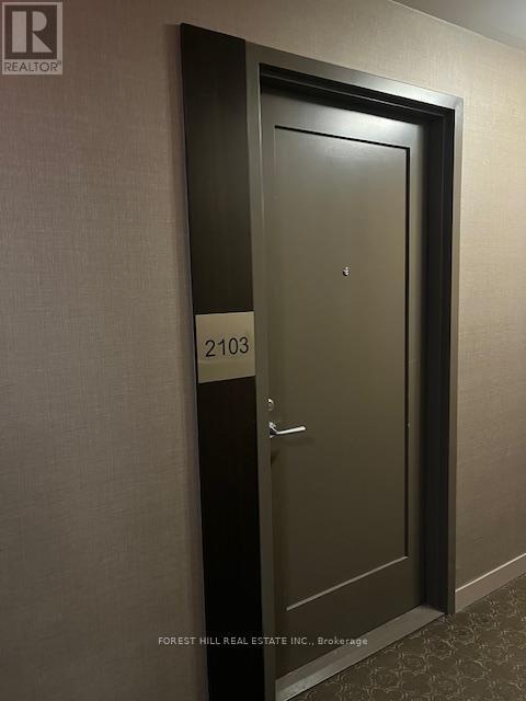 Building Photo - 320 Tweedsmuir Ave