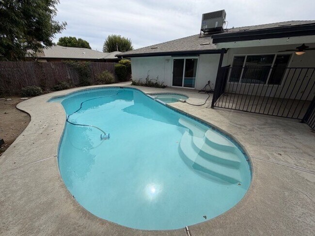Foto del edificio - 8908 Thurber Ln
