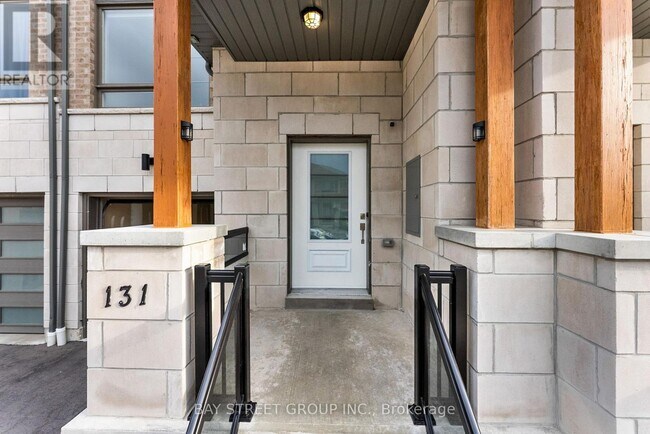 Building Photo - 131 Vanier St