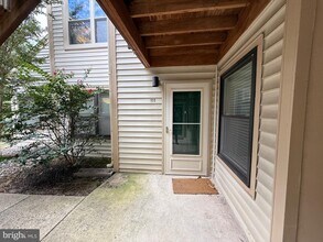 Building Photo - 13407 Shady Knoll Dr