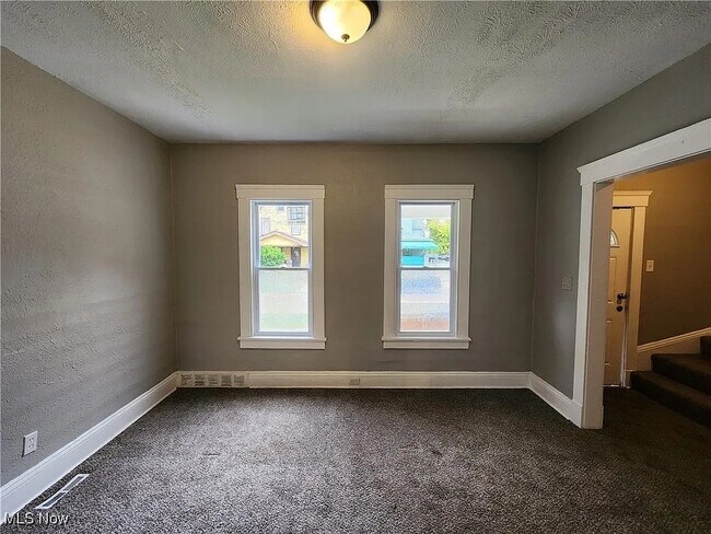 Foto del edificio - 1138 E 114th St