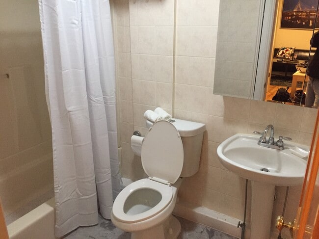 Bathroom 1 - 119 Pine St