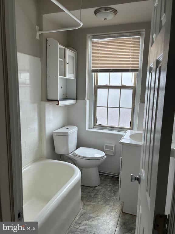 Building Photo - 260 N Wycombe Ave