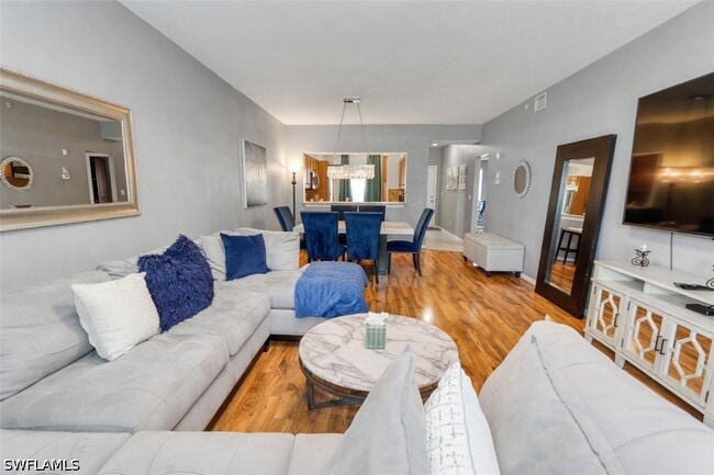 Foto del edificio - 3225 Cypress Glen Way