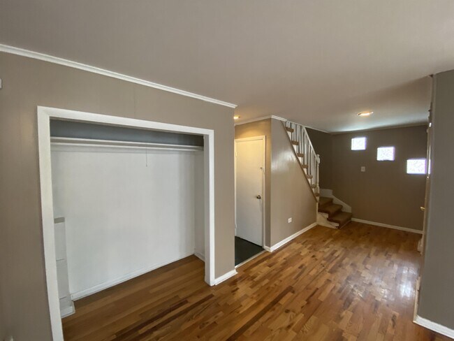 Building Photo - 1208 W 111th Pl