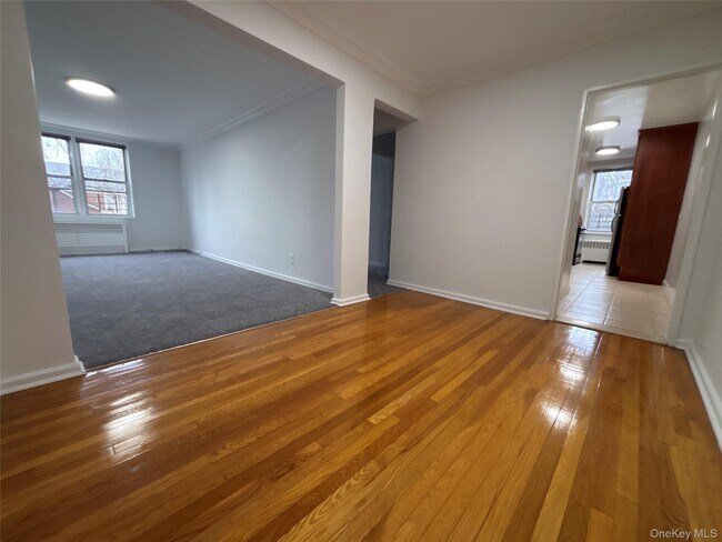 Foto del edificio - 50 S Middle Neck Rd