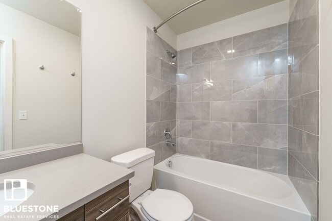 Interior Photo - The Woods on Marquam Hill