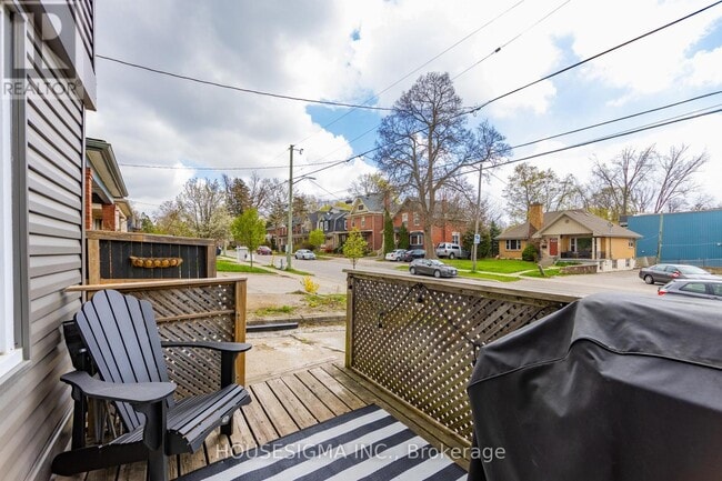 Building Photo - 204-204 Wharncliffe Rd S