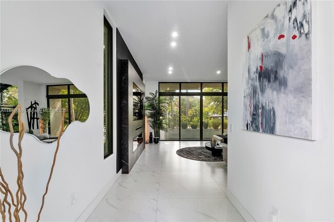 Foto del edificio - 4364 Alton Rd