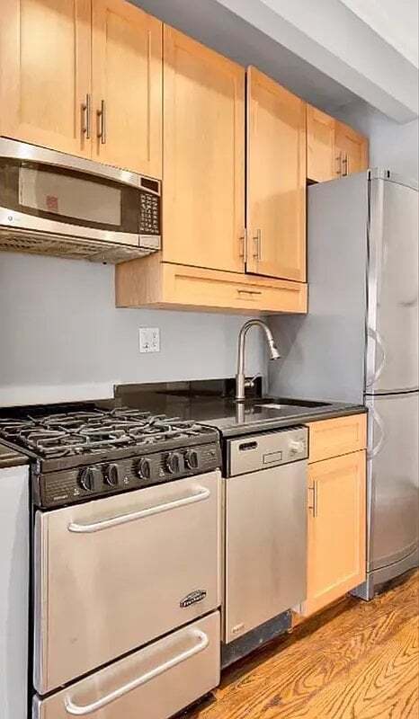 Building Photo - 248 Mott St