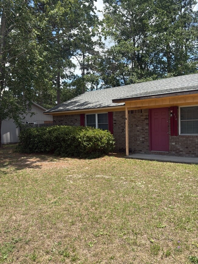 Building Photo - 474 Elm St