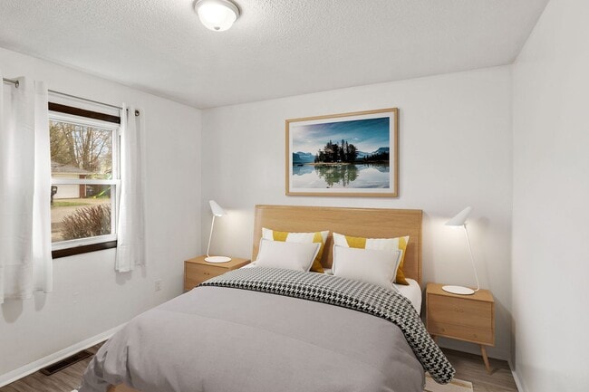 Building Photo - Your Next Home in the Heart of Yorktown Sc...