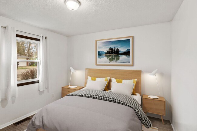Building Photo - Your Next Home in the Heart of Yorktown Sc...