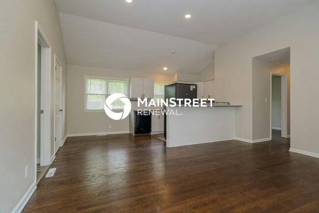 Building Photo - 4 Bedroom Pet-Friendly Home in INDEPENDENC...