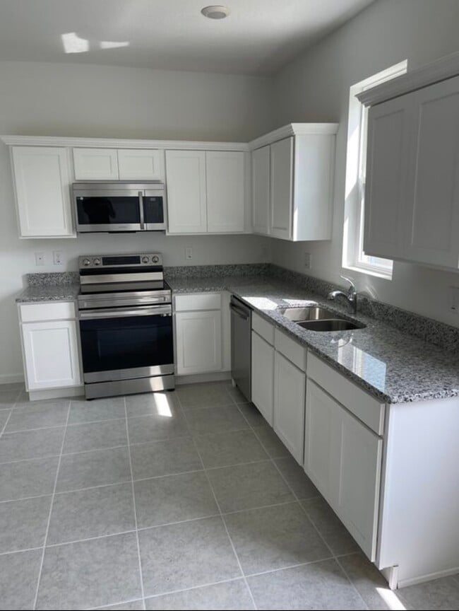 Foto del edificio - 8620 Sportsman Lp