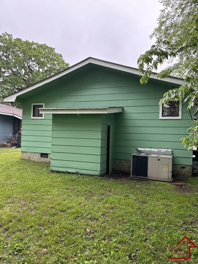 Building Photo - 3415 4th Ave