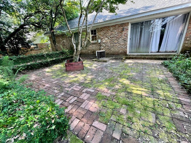 Building Photo - UPCOMING LISTING CLOSE TO SOUTH!