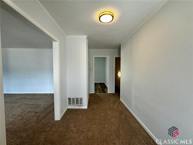 Foto del edificio - 215 Rivermont Rd