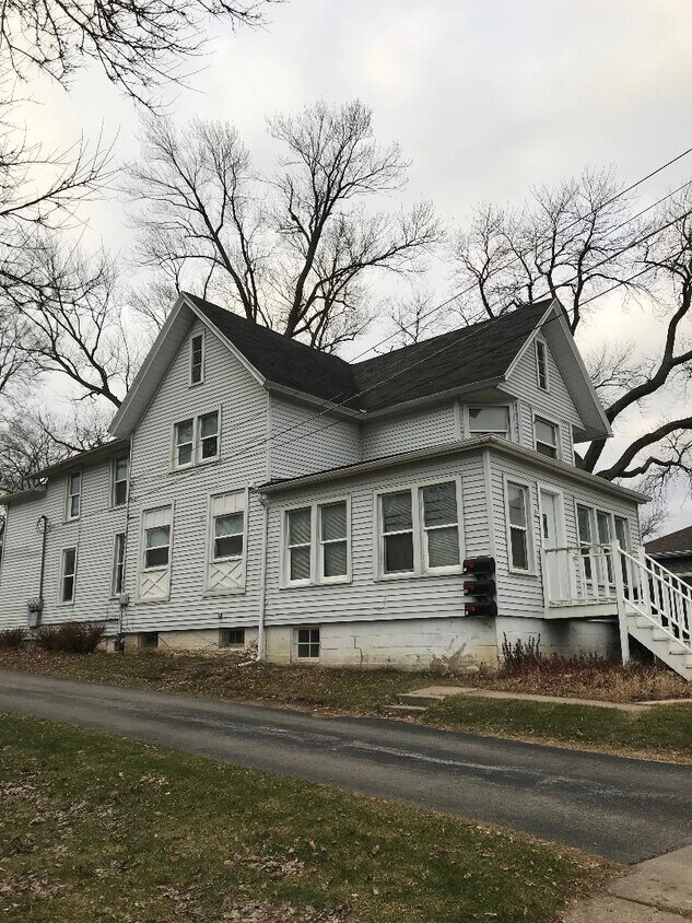 334 Park Ave, Antioch, IL 60002 House Rental in Antioch, IL