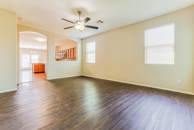 Foto del edificio - 7737 W Glass Ln