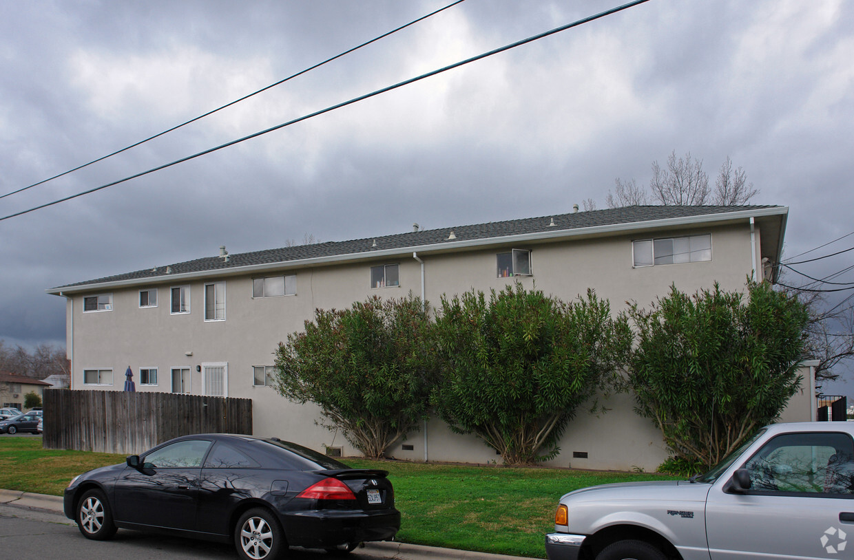 Building Photo - 2549-2551 Sloat Way