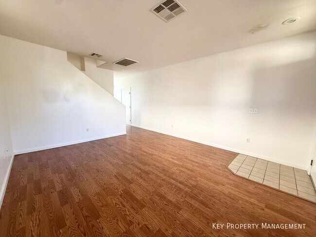 Foto del edificio - 4834 Villa Pescara St