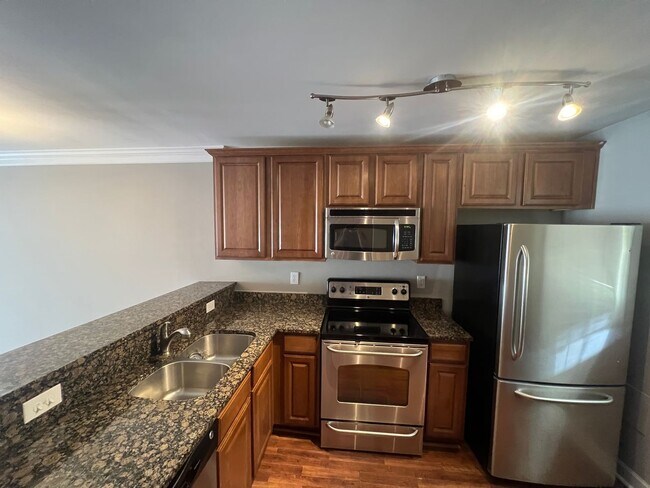 Foto del edificio - 1336 Green Oaks Ln