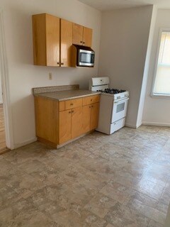 kitchen - 163 N Park St