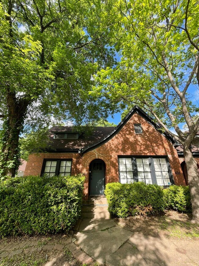 Building Photo - 905-907 S Windomere Ave