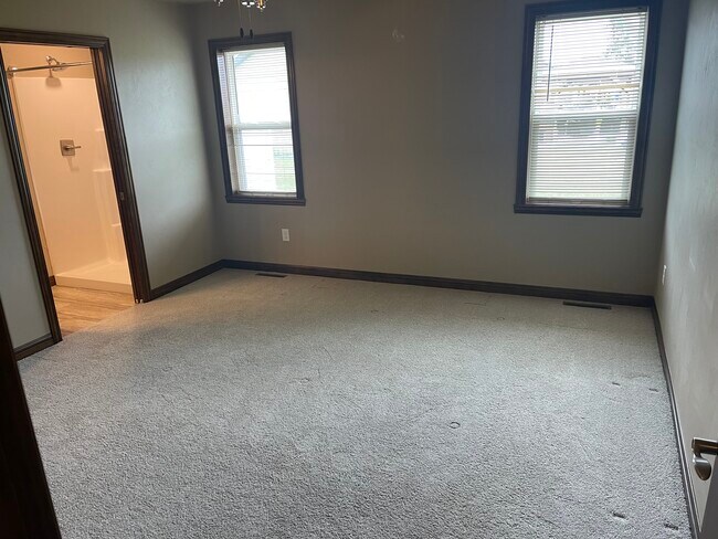 MASTER BEDROOM - 629 Diversity Dr