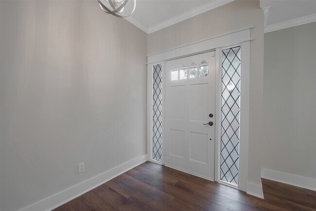 Foto del edificio - 402 Forest Lake Dr