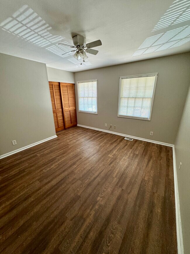 Foto del edificio - 156 Kenmore Pl
