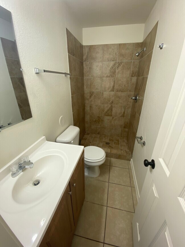 Foto del edificio - 8487 Roseway Dr