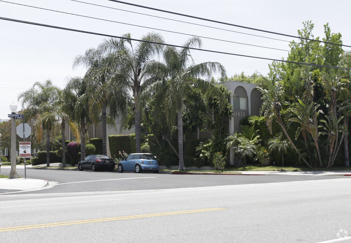 Primary Photo - 11470 Moorpark St