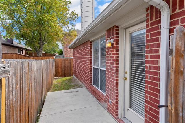 Foto del edificio - 1418 Deville Cir