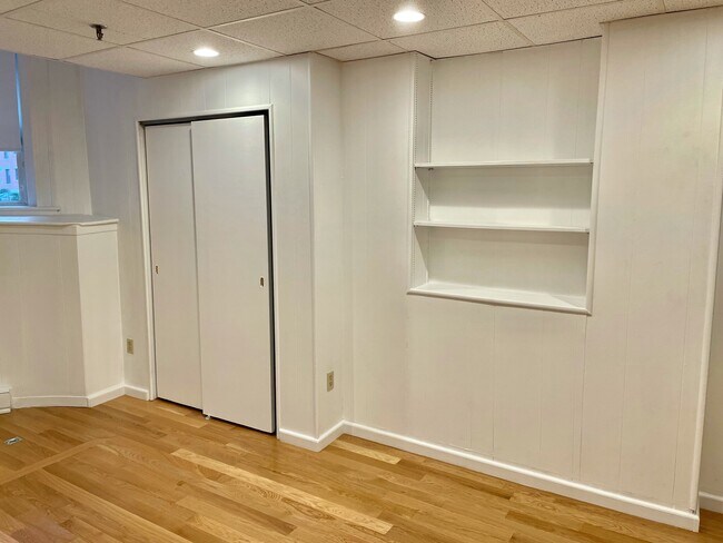 Building Photo - 1077 Beacon St