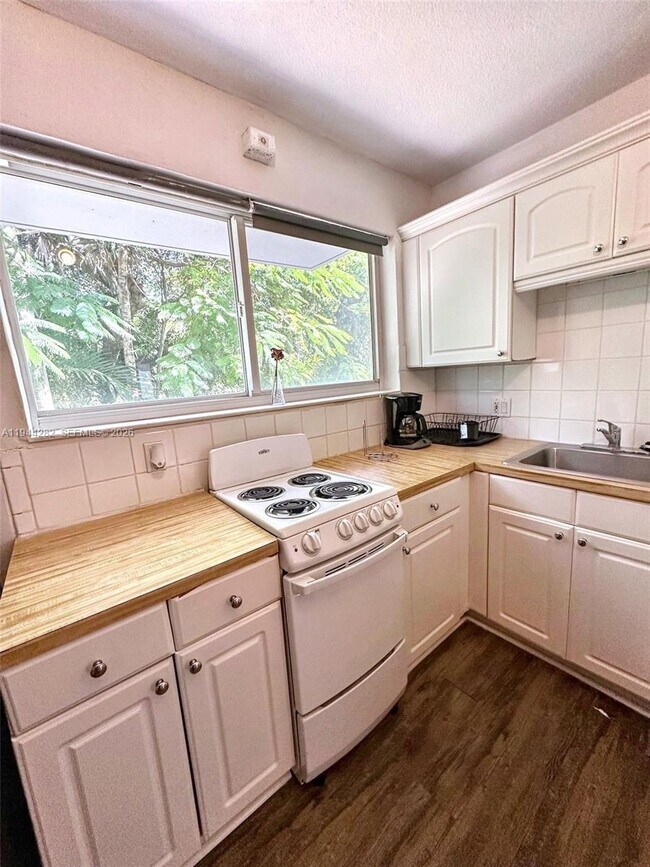 Foto del edificio - 3071 SW 27th Ave