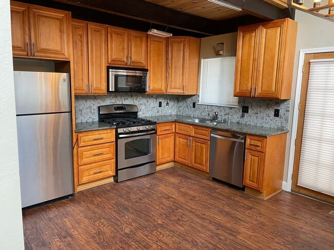 Building Photo - 3 Bed, 2 Bath with Garage - Beautiful Montgomery Estates Chalet off Pioneer Trail