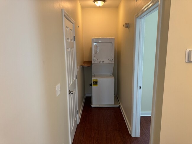 Building Photo - 107 Hanover St