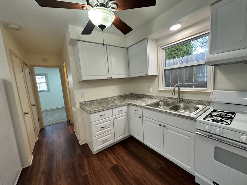 Foto principal - 221 S Rosemary Ave